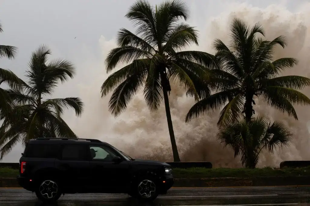 Beryl llegará a Jamaica con fuerza de huracán mayor y amenaza a México y Belice