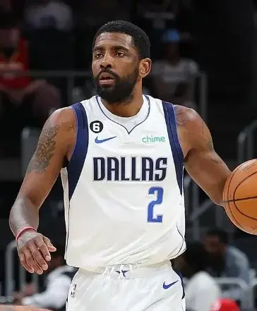 Kyrie Irving fue operado por fractura en la mano