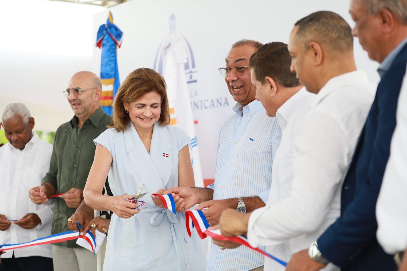 Raquel Peña inaugura vías y servicio eléctrico en Monseñor Nouel y Espaillat