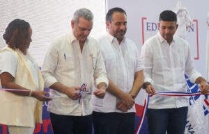 Abinader entrega polideportivo