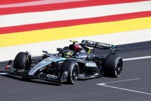 Russell, descalificado y Hamilton gana