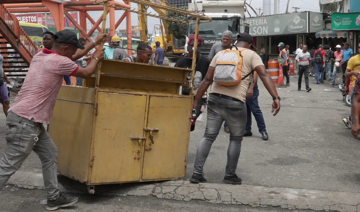 Desalojo y reubicación de parada dan paso ampliación del km. 9 de la Duarte