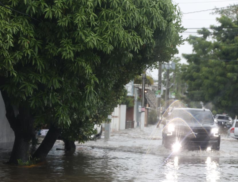 ¡Paraguas en mano! Vaguada provocará aguaceros y tronadas