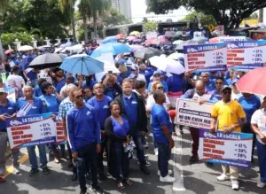 Cientos de profesores exigen mejoras para jubilados