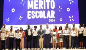 Grupo Corripio reconoce y premia estudiantes