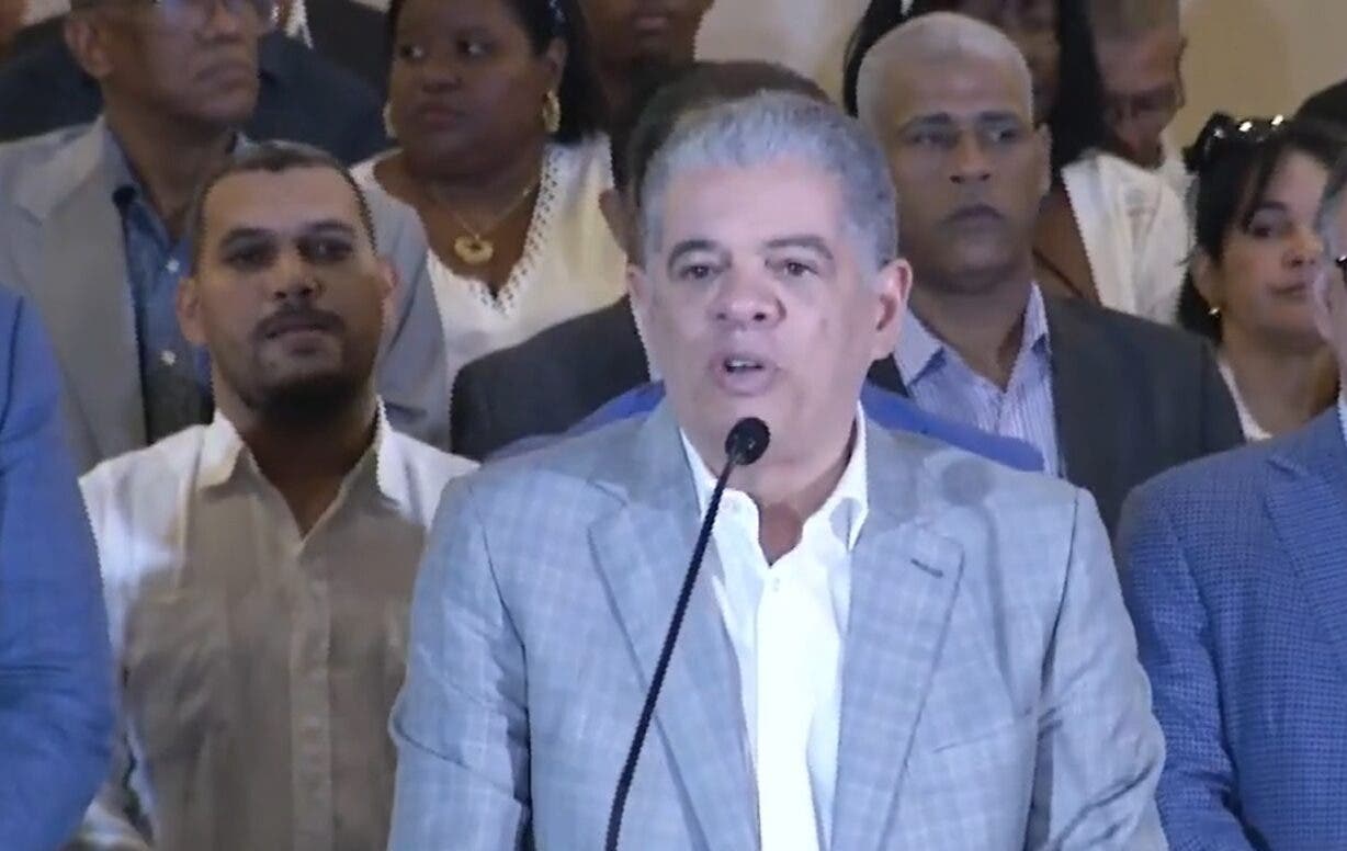 Dirigentes del PLD piden a Danilo Medina cumplir promesa y dejar la Presidencia del partido