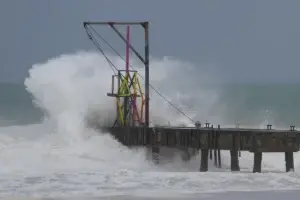 El “extremadamente peligroso” Beryl llega a las Islas de Barlovento