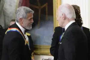 George Clooney también pide a Joe Biden que se retire de la contienda electoral