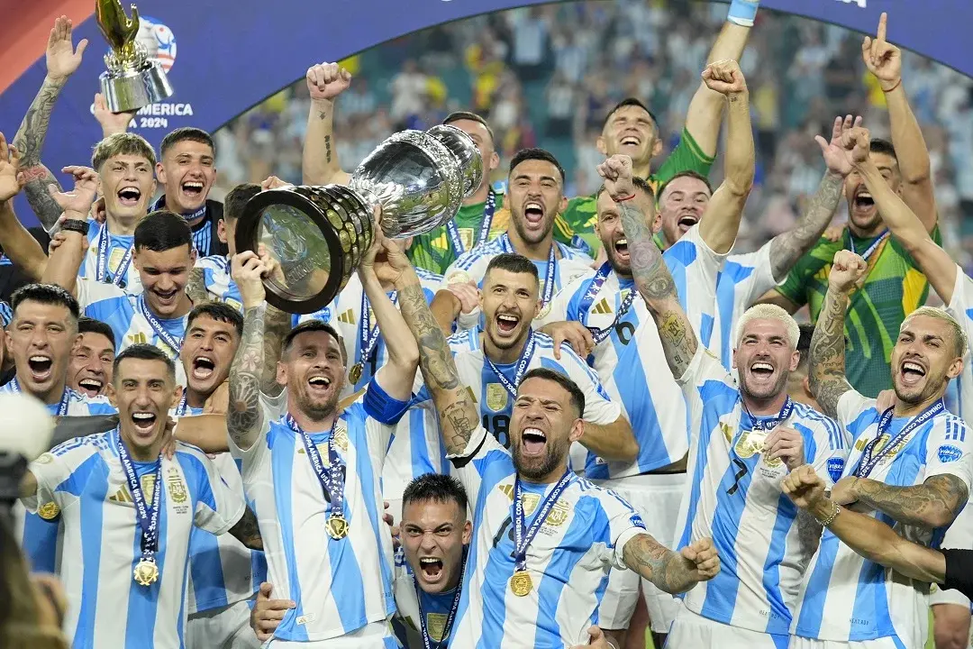 Fútbol: El año de Argentina, España y Rodri