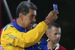 Maduro pide “respeto a la voluntad popular” tras ser proclamado presidente reelecto