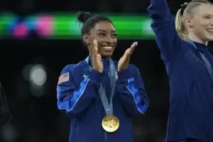 Biles conduce a Estados Unidos al oro por equipos; históricas medallas de Italia y Brasil