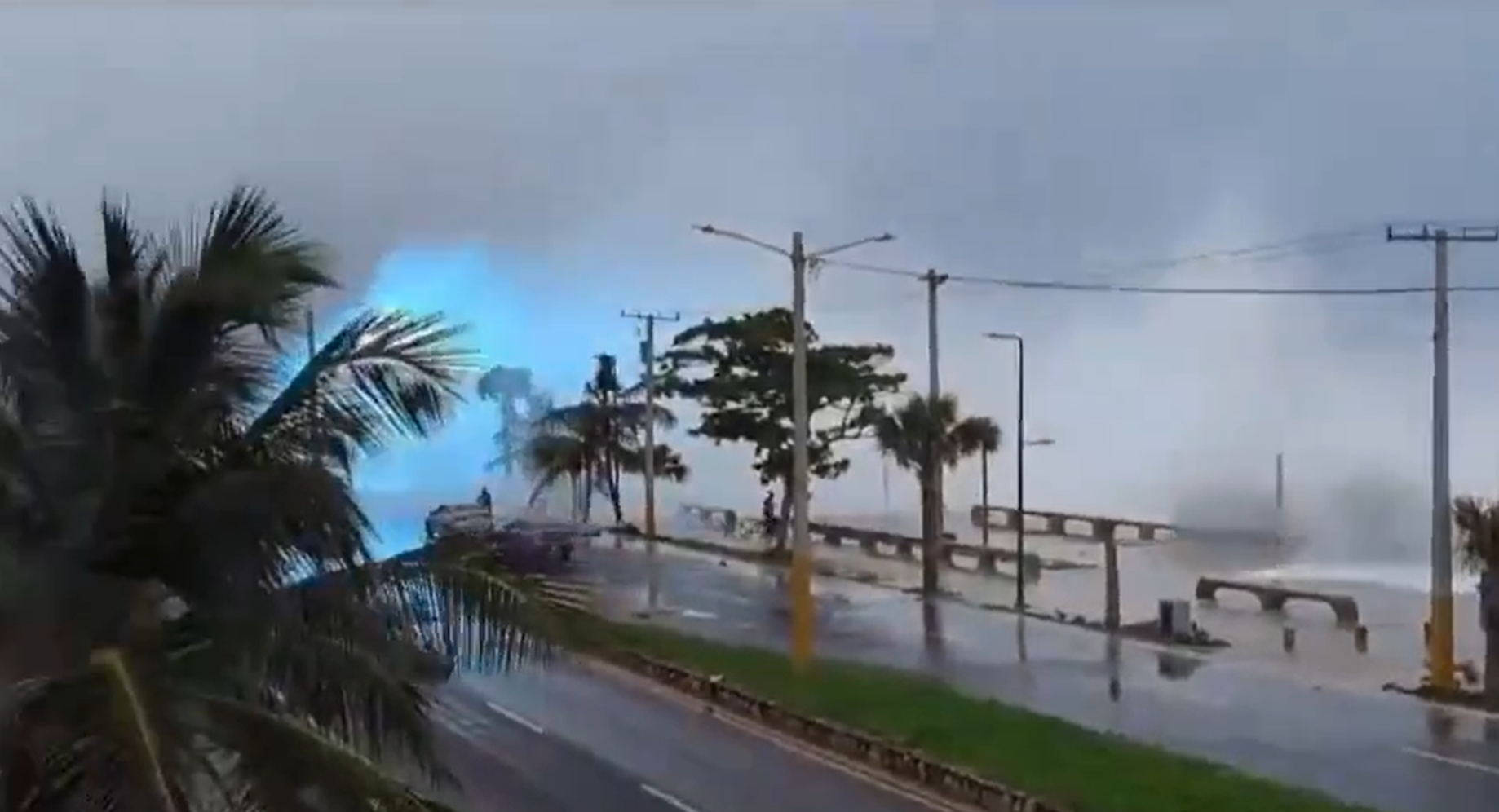 Huracán Beryl: Cierran lado sur de la Avenido España por explosión de un transformador
