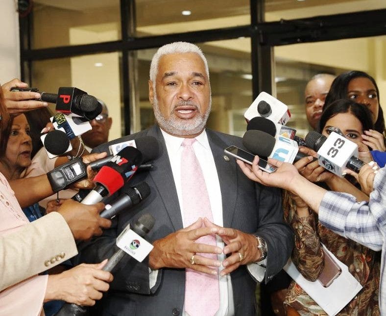 Radhamés Camacho asegura Danilo Medina seguirá en la presidencia del PLD