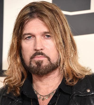 Billy Ray Cyrus acusa a su esposa de abuso