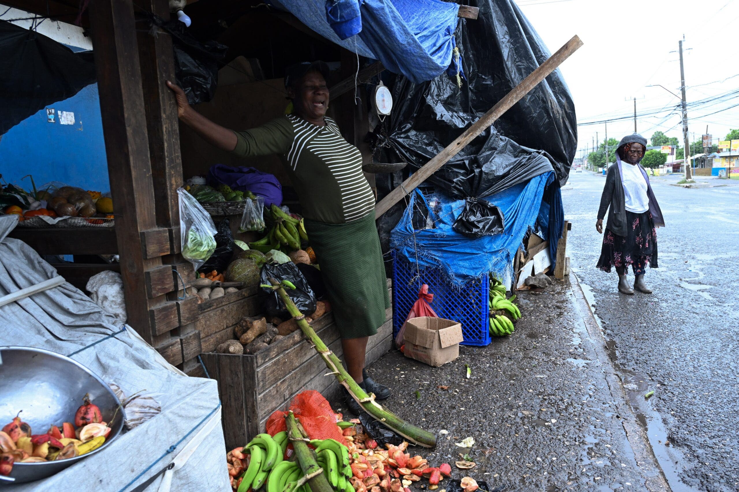 El huracán Beryl azota Jamaica tras causar una gran devastación en el Caribe Oriental