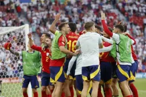 España, a semifinales de la Eurocopa al ganar 2-1 a Alemania con un gol de Merino