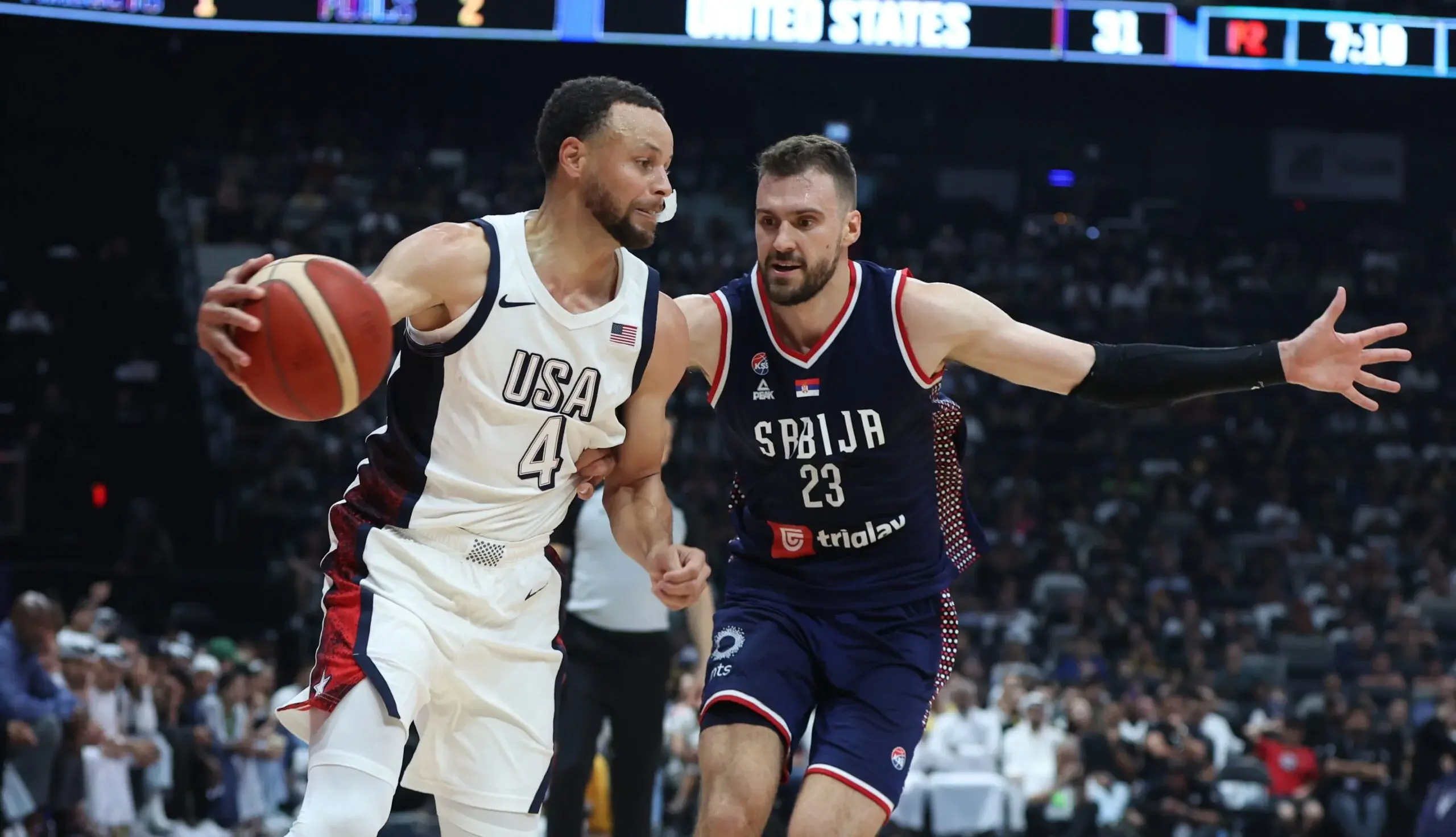 Curry lidera la victoria de Estados Unidos ante Serbia en el amistoso de Abu Dabi