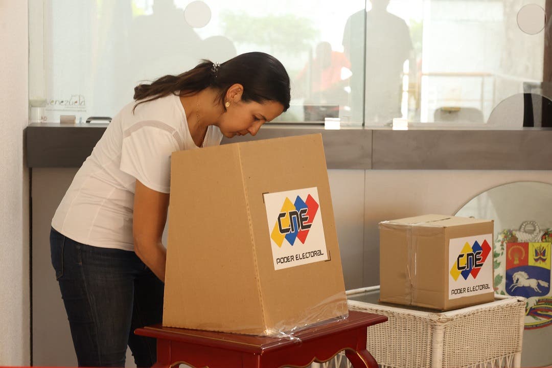 Venezolanos votan en República Dominicana en calma y tranquilidad