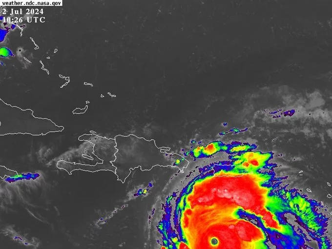 Huracán Beryl avanza por el Caribe como categoría 5; se esperan fuertes aguaceros y ráfagas de viento intensas