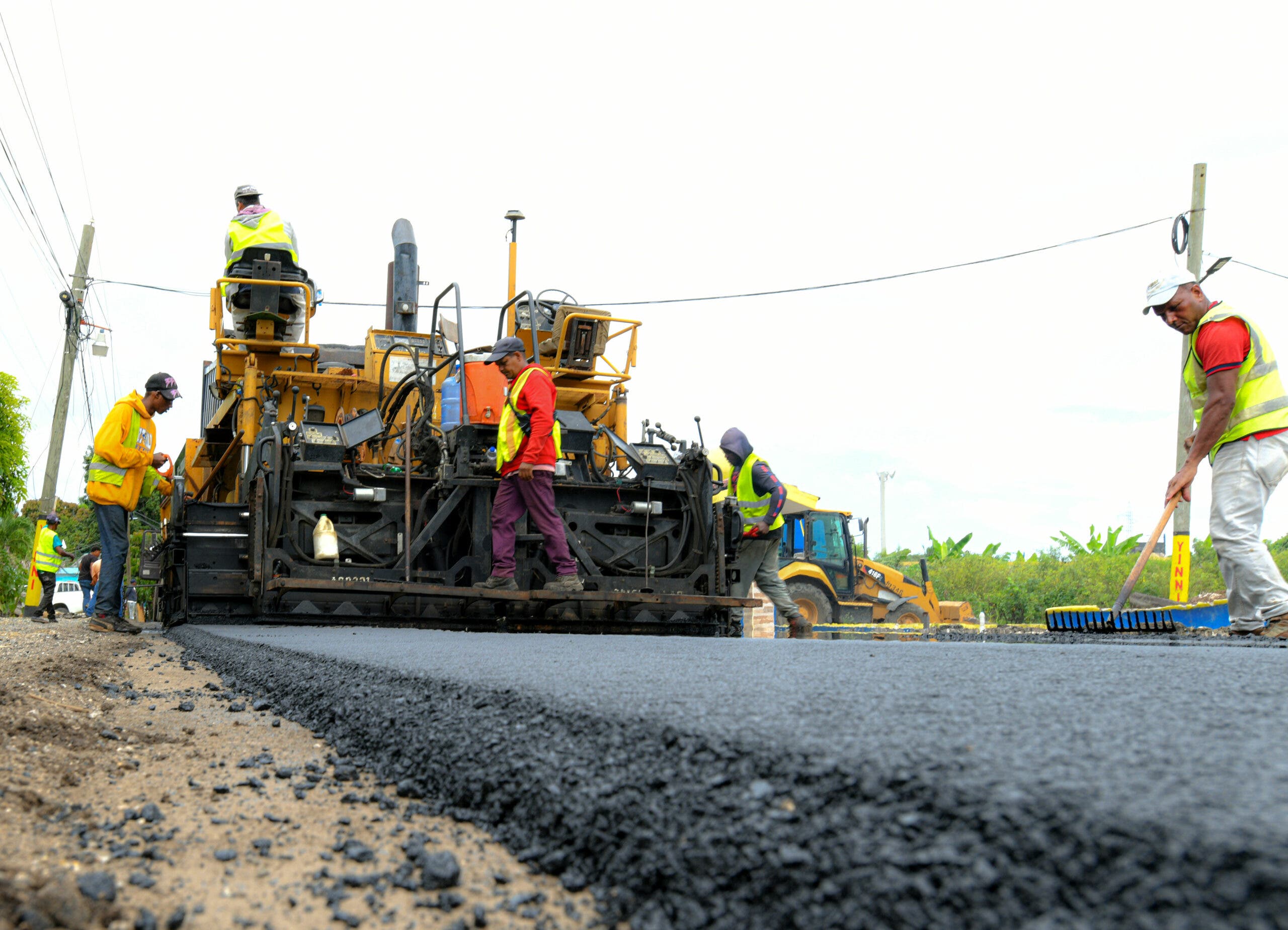 Obras públicas reconstruye carreteras en El Seibo y La Altagracia por un monto que supera los RD$500 millones 