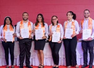 Colaboradores HanesBrands reciben certificados