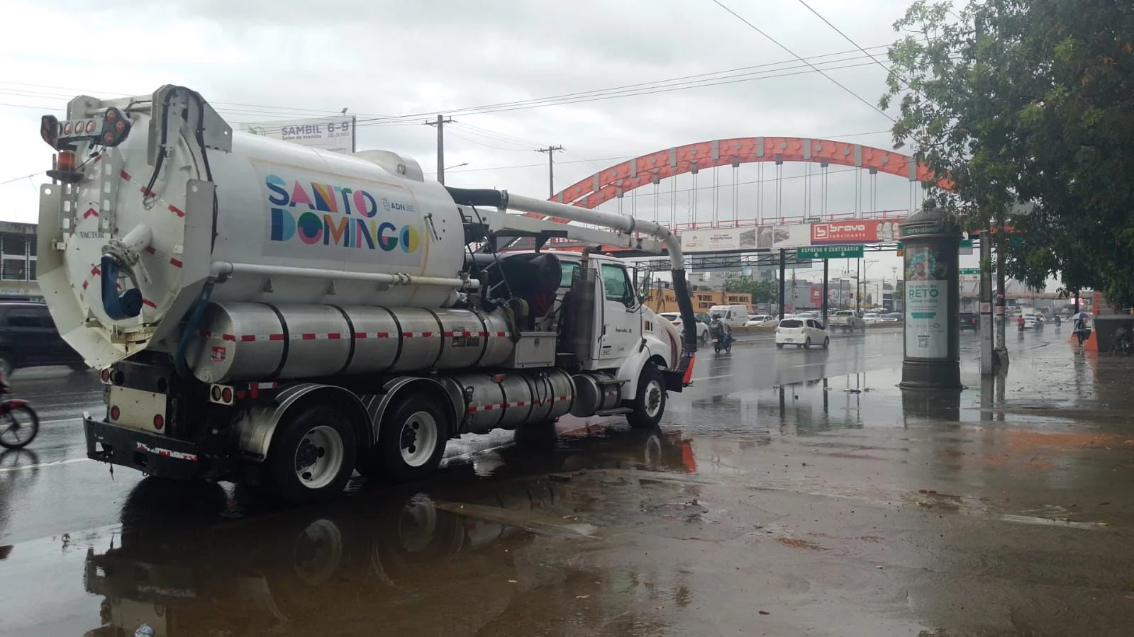 Alcaldía de la Capital realiza jornada limpieza de imbornales y filtrantes por paso de huracán Beryl 