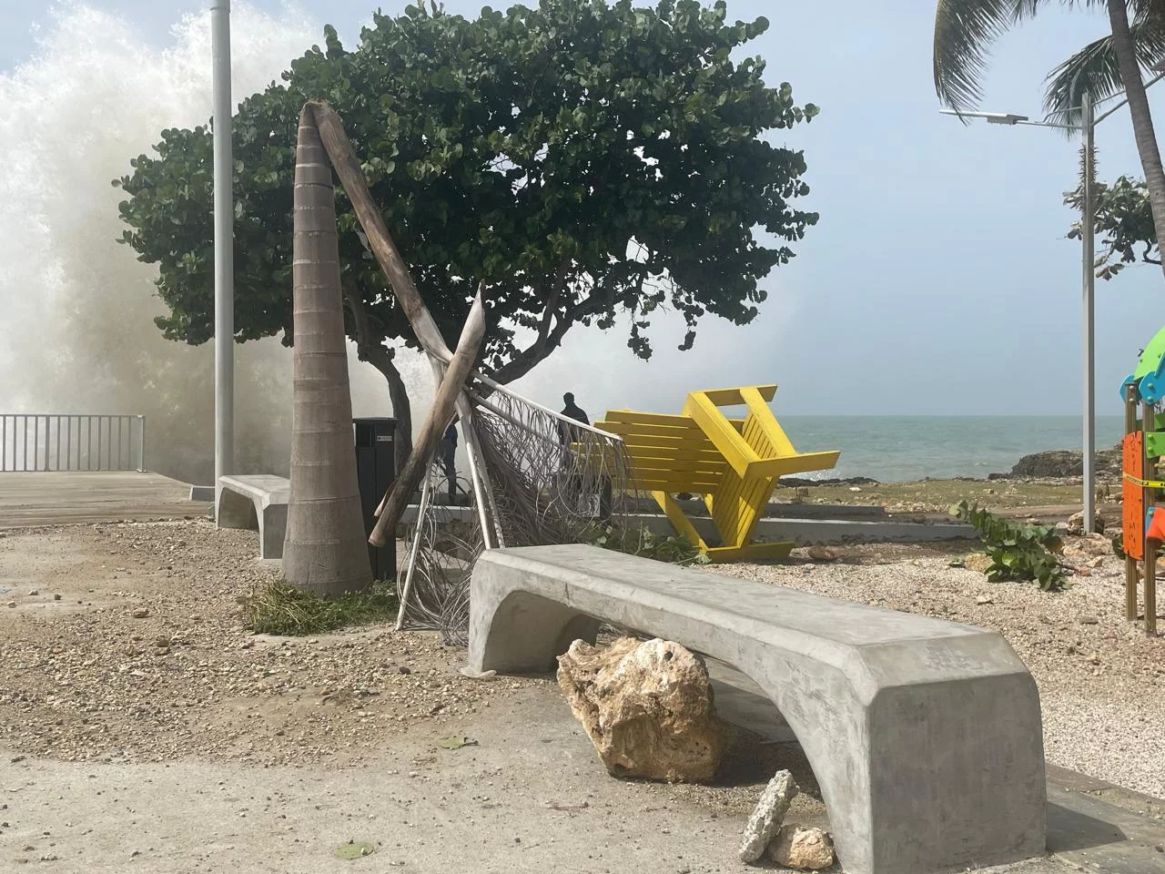 Así dejó Beryl el malecón de Santo Domingo