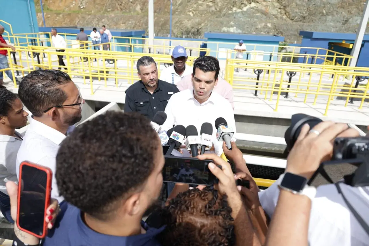 Wellington Arnaud encabeza prueba del acueducto múltiple Guanuma-Los Botados en Monte Plata