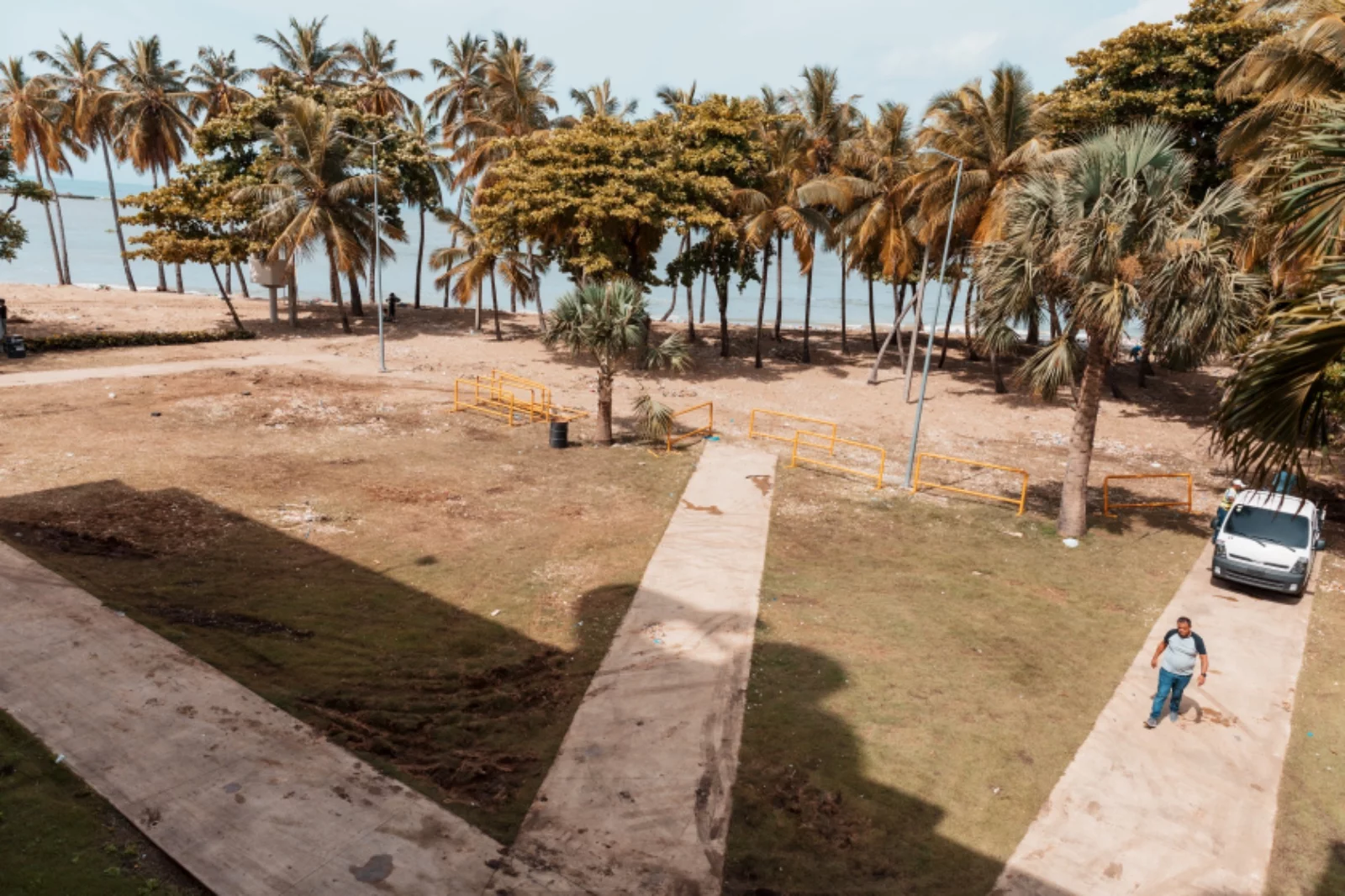 ADN saca cerca de 60 toneladas de desechos de monumento Montesino y su playa; reabre los parques del litoral del malecón