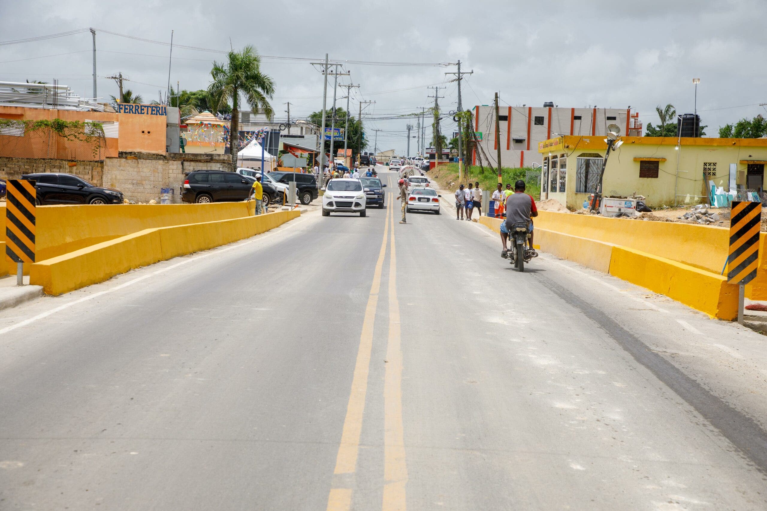 Abinader inaugura carretera y un puente con una inversión superior a los RD$ 135 millones