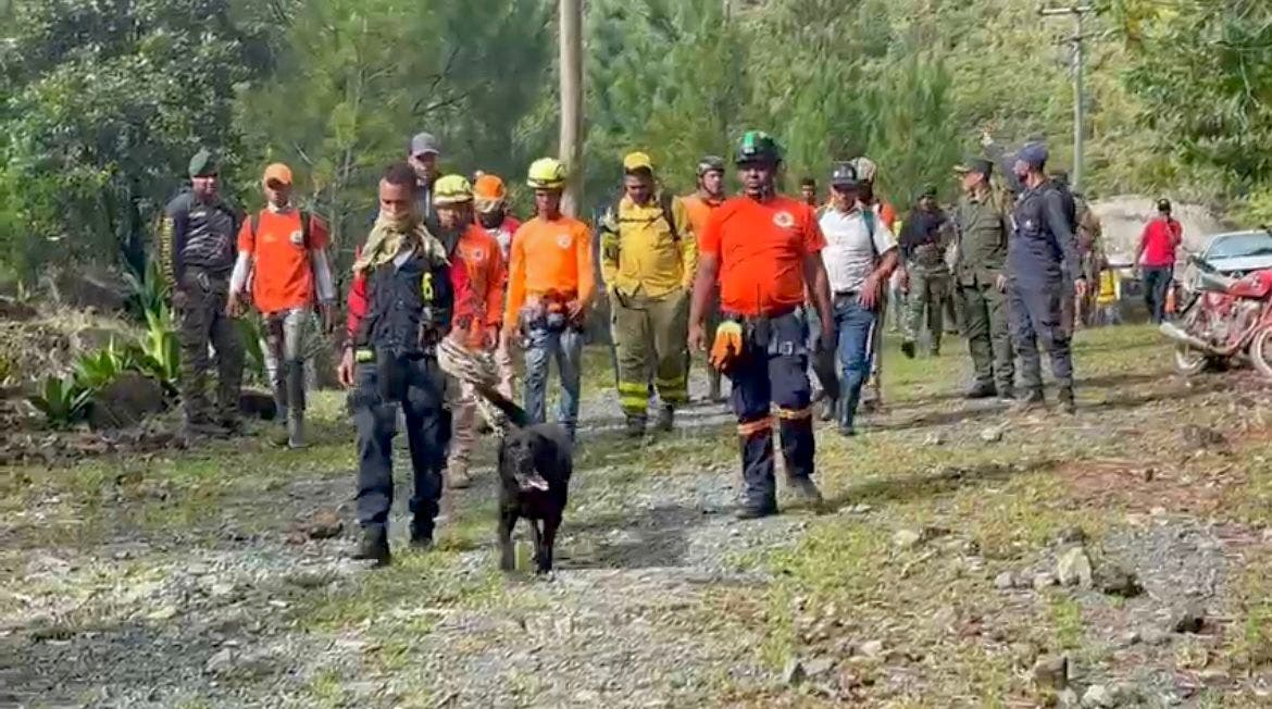 Con perros rescatistas, buscan a senderista desaparecida en Constanza