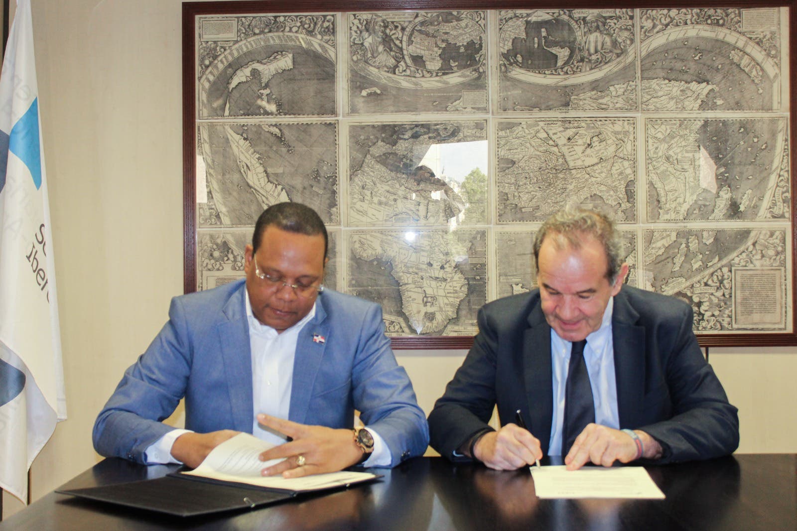 Pro Consumidor y Secretario General Iberoamericano firman acuerdo para fortalecer derechos de consumidores