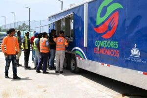 Comedores Económicos entrega raciones crudas y cocidas en Villa Vázquez