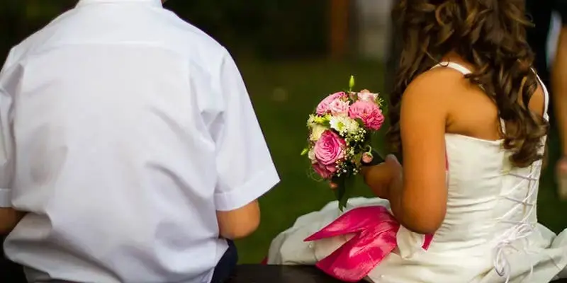Padres pactaron la boda de su hija con un primo a cambio de mil euros