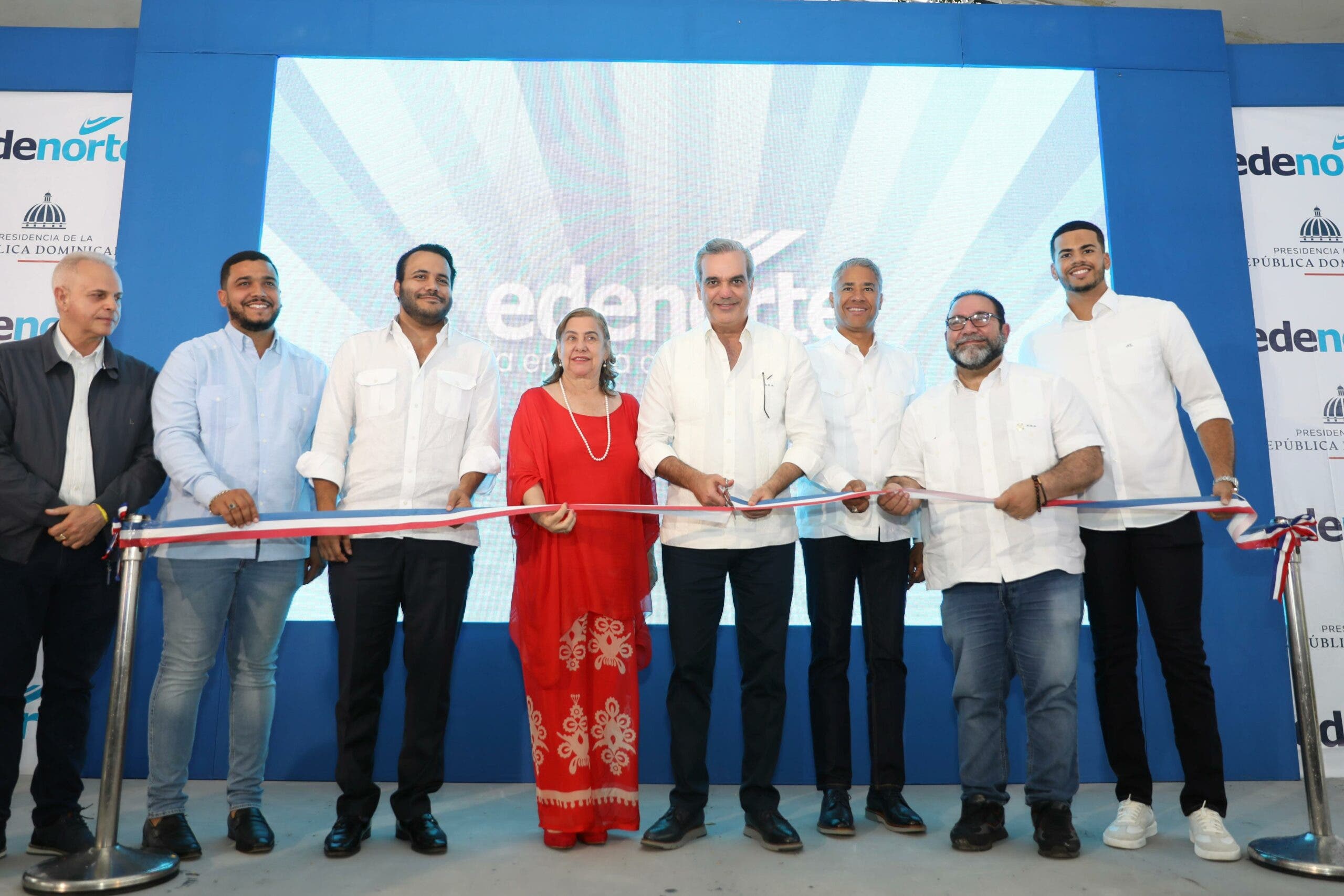 Presidente Abinader inaugura obras eléctricas y la Plaza del Café en Jarabacoa