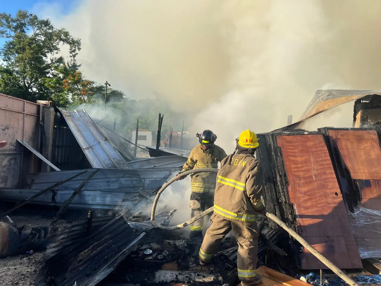 Se registra incendio en almacén de constructora en Altos de Arroyo Hondo, DN