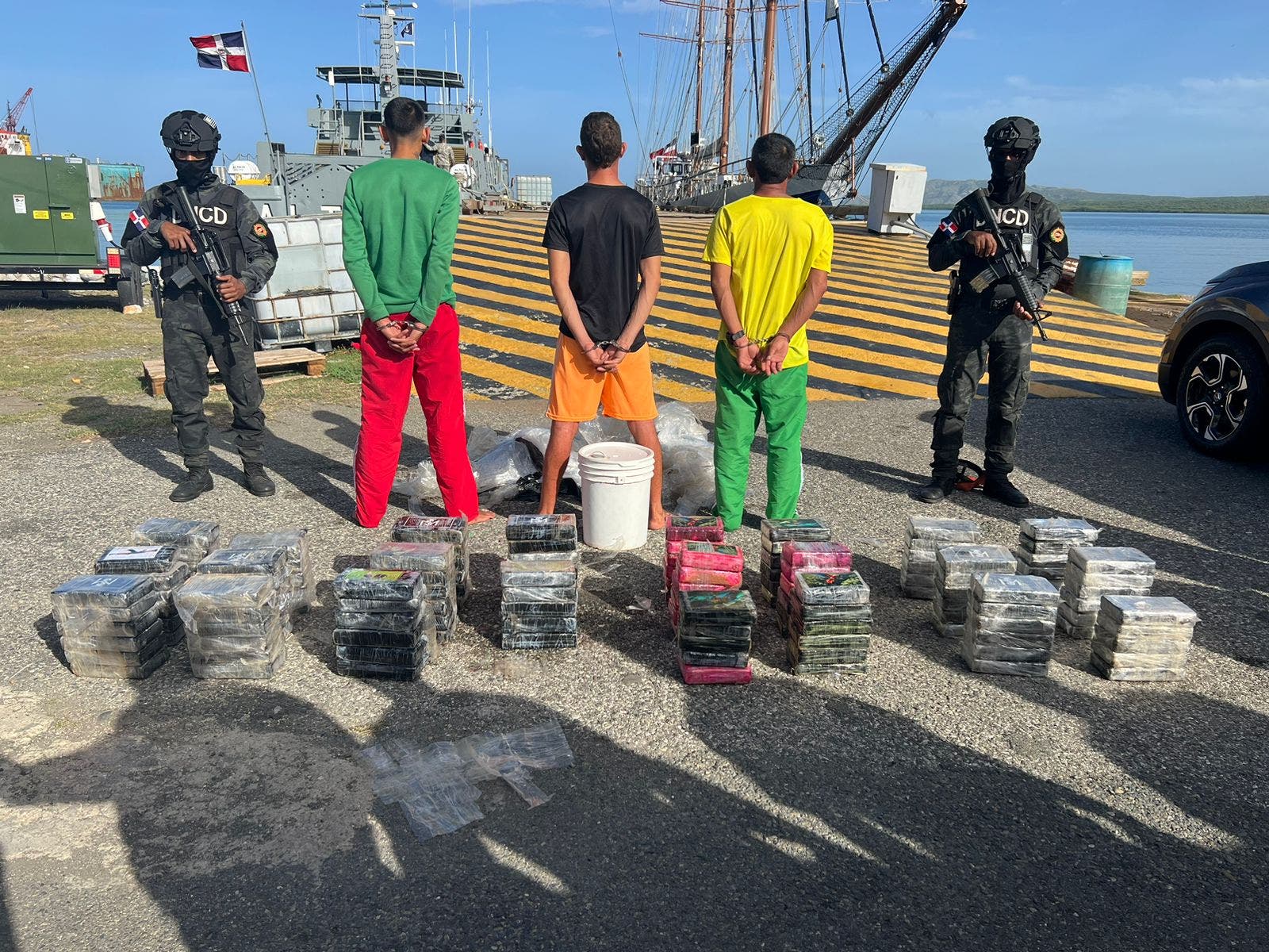 Apresan a tres venezolanos con 134 paquetes de cocaína en Baní