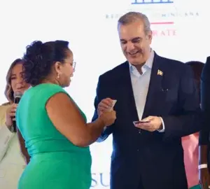 12 mujeres devuelven al Gobierno sus tarjetas Supérate tras emprender y generar ingresos para su familia