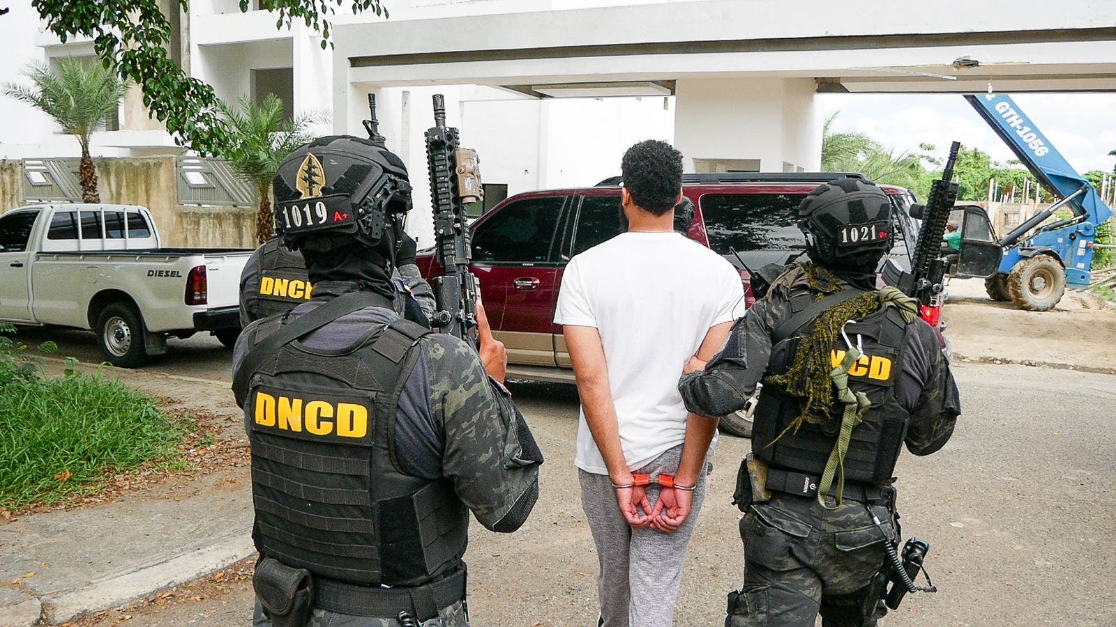 Capturan dos hombres vinculados 371 paquetes de cocaína en tanques de miel 