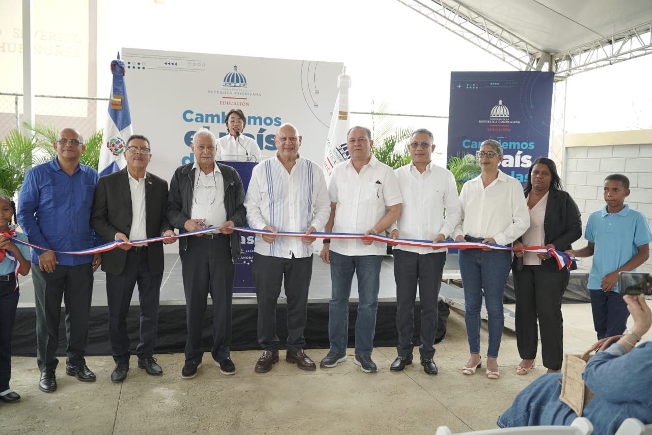 Ministerio de Educación inaugura una escuela y un liceo en Samaná