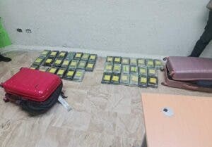 Decomisan dos maletas con 39 paquetes de cocaína en el aeropuerto de Punta Cana; iban a Suiza