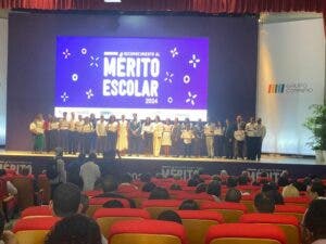 Grupo Corripio reconoce y premia estudiantes meritorios, hijos de sus colaboradores