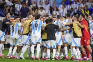 Argentina avanza a semifinales de la Copa América al vencer 4-2 en penales a Ecuador