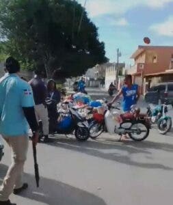 Apresan hombre por tirar basura en vía publica en SPM