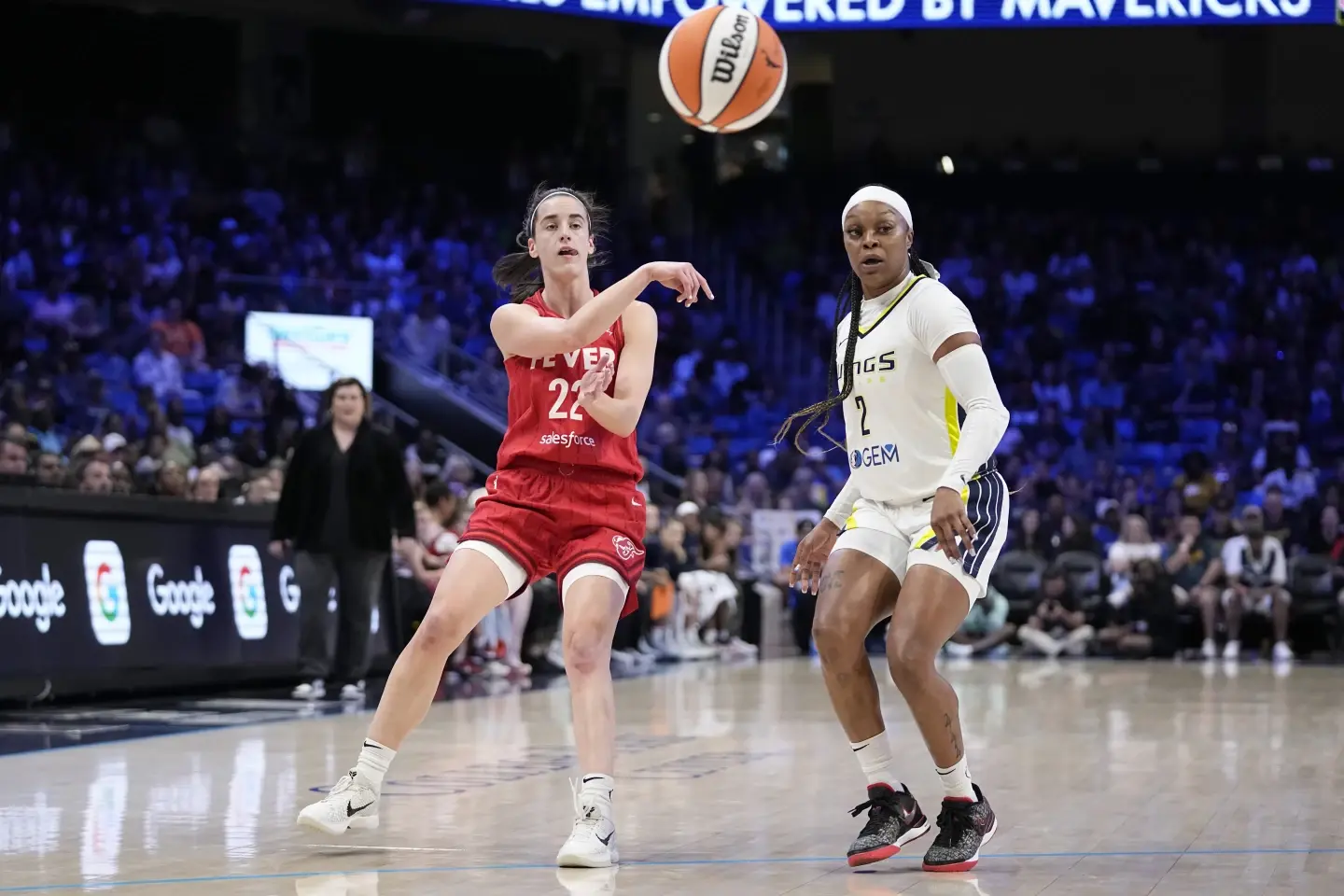 Caitlin Clark rompe el récord de asistencias de la WNBA con 19 en la derrota de Fever ante Wings