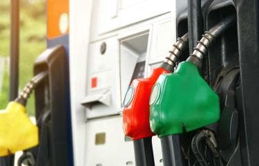 Gobierno congela otra vez los precios de los combustibles, aumenta subsidio