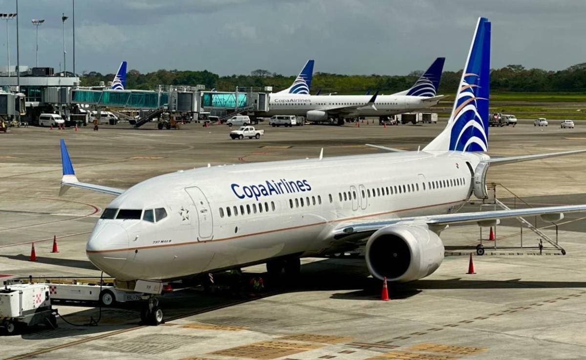 Sobrevenden vuelo y dejan varados en Guatemala a comitiva viajaba con Ministro de Defensa