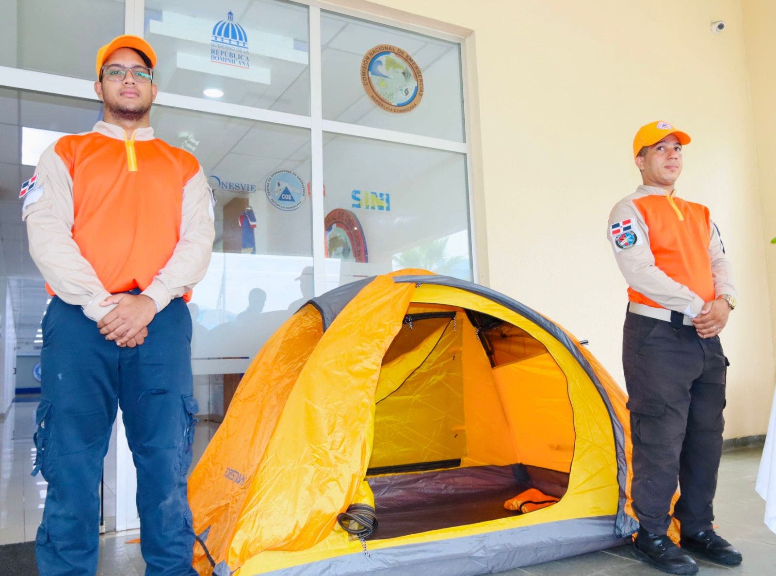 Plan Social dona casas de campaña y sleeping bags a Defensa Civil para reforzar labores operativas