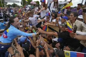 Venezuela: Oposición y oficialismo piden volcarse a las calles el 28 de julio a defender su victoria