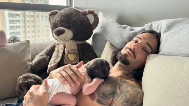 Maluma dice que la paternidad cambió su vida pero no reniega de su imagen de chico malo